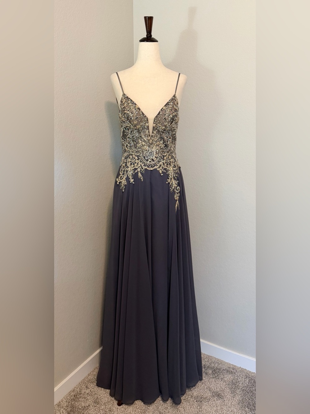 Stunning Amelia Couture Beaded Formal Gown / Prom Dress Size 4